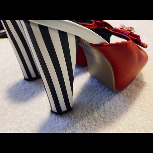 Brand New Stylish Heels By VERO CUOIO Size 6.5 USA. - box 50 - Picture 2 of 6